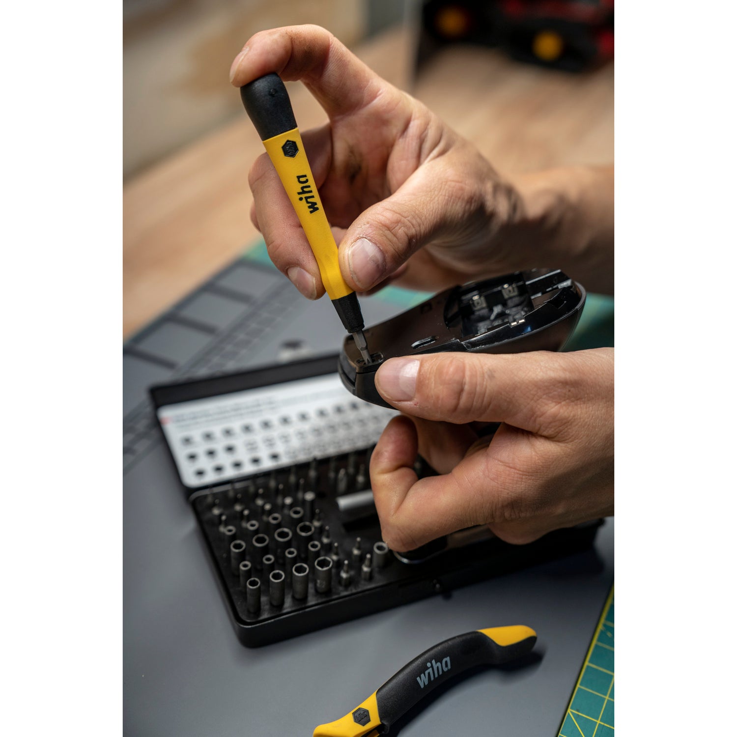 Wiha 75968 Master Tech ESD-Safe Micro Bit Work Station – 68-Piece Set – Made In Germany